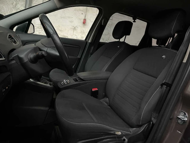 Renault grand scénic 1.5 dci limited 7p. 110pk 2015, g-358-gx - afbeelding 38 van  43