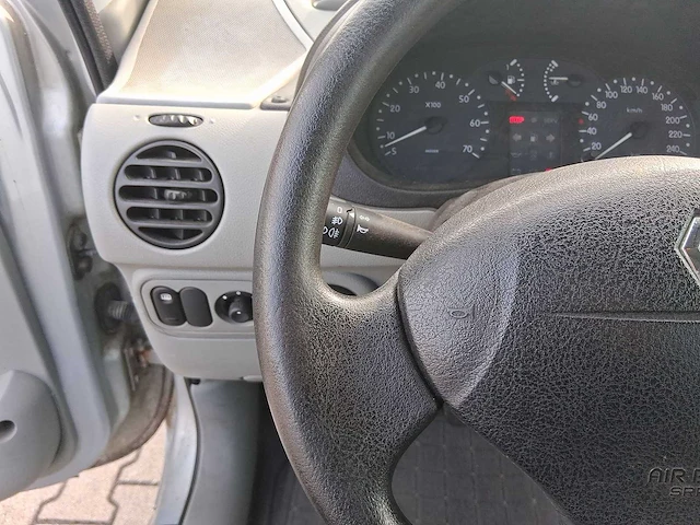 Renault kangoo 1.6-16v privilège car 2002 | 79-hx-hh - afbeelding 7 van  24