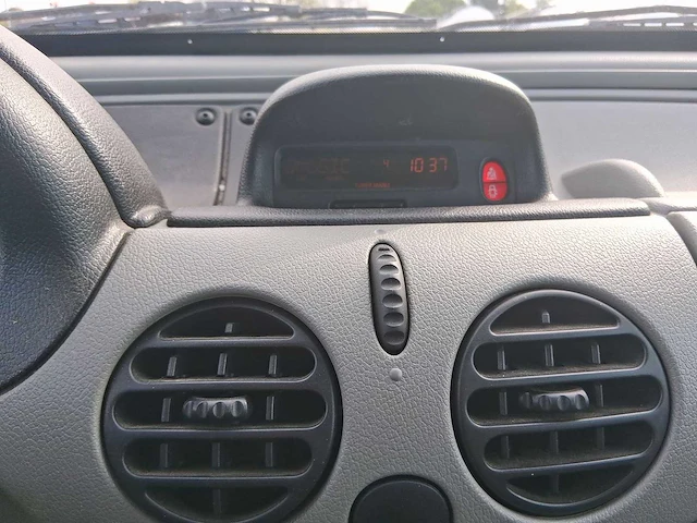 Renault kangoo 1.6-16v privilège car 2002 | 79-hx-hh - afbeelding 9 van  24