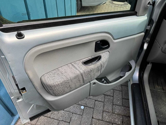 Renault kangoo 1.6-16v privilège invalide/rolstoel vervoer 4 personen 49-np-sf - afbeelding 8 van  31