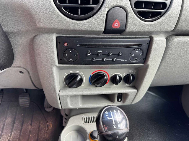 Renault kangoo 1.6-16v privilège invalide/rolstoel vervoer 4 personen 49-np-sf - afbeelding 9 van  31