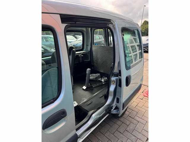 Renault kangoo 1.6-16v privilège invalide/rolstoel vervoer 4 personen 49-np-sf - afbeelding 29 van  31