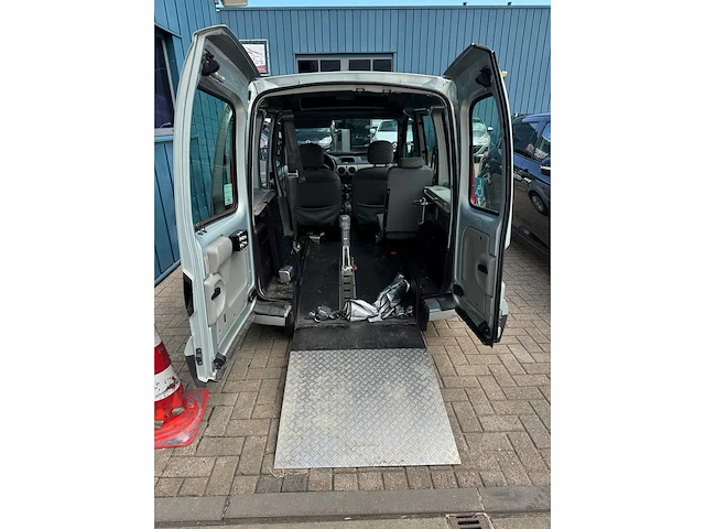 Renault kangoo 1.6-16v privilège invalide/rolstoel vervoer 4 personen 49-np-sf - afbeelding 31 van  31