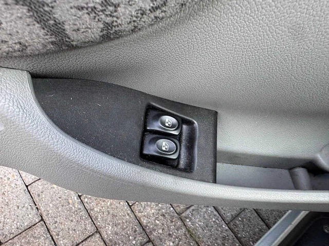 Renault kangoo 1.6-16v privilège invalide/rolstoel vervoer 4 personen 49-np-sf - afbeelding 15 van  31