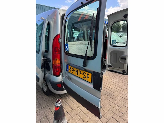 Renault kangoo 1.6-16v privilège invalide/rolstoel vervoer 4 personen 49-np-sf - afbeelding 16 van  31