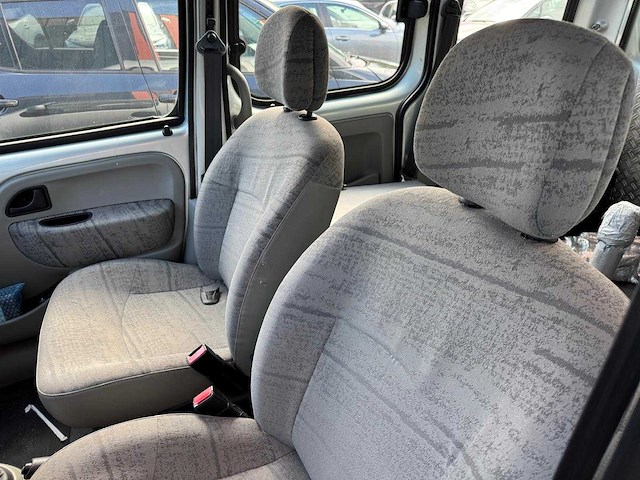 Renault kangoo 1.6-16v privilège invalide/rolstoel vervoer 4 personen 49-np-sf - afbeelding 6 van  31