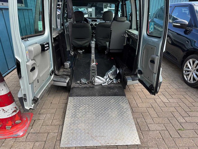 Renault kangoo 1.6-16v privilège invalide/rolstoel vervoer 4 personen 49-np-sf - afbeelding 23 van  31