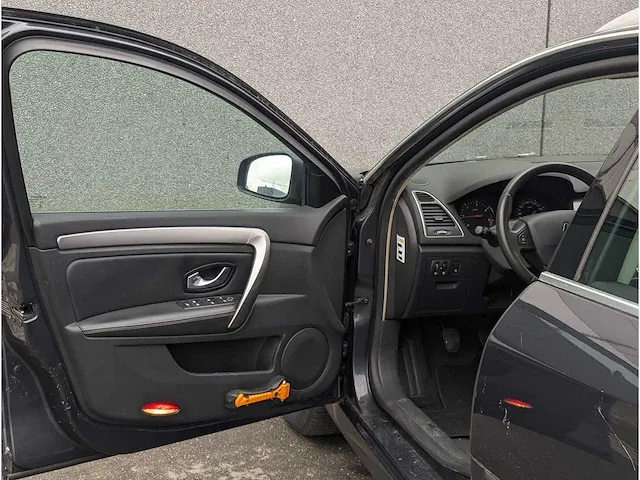 Renault laguna estate 1.5 dci expression | 31-pgt-7 - afbeelding 11 van  28