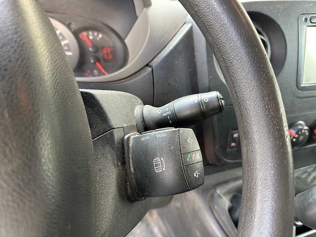 Renault master t35 2.3 dci stop & start 7-persoons 170pk 2017, v-716-bn bedrijfswagen - afbeelding 9 van  27