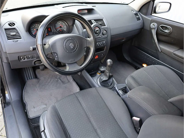Renault mégane 1.4-16v dynamic comfort 2003, 18-lj-kj - afbeelding 2 van  24