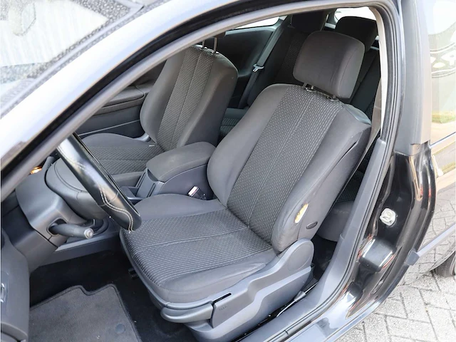 Renault mégane 1.4-16v dynamic comfort 2003, 18-lj-kj - afbeelding 4 van  24