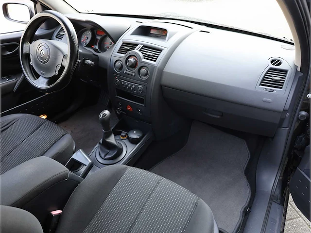 Renault mégane 1.4-16v dynamic comfort 2003, 18-lj-kj - afbeelding 5 van  24