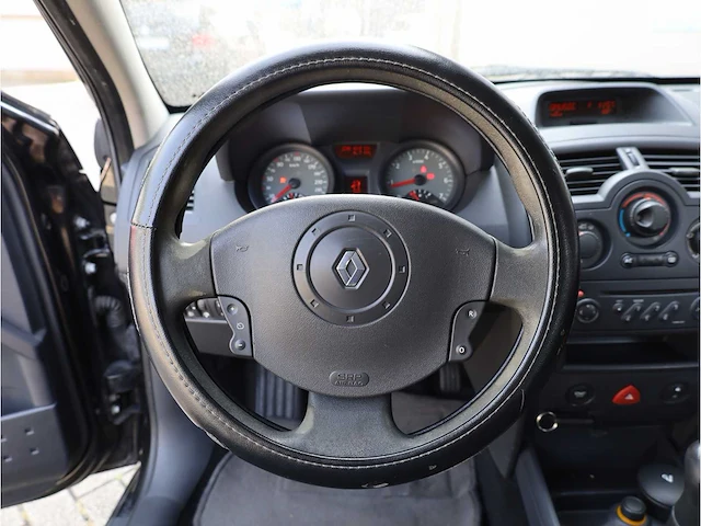 Renault mégane 1.4-16v dynamic comfort 2003, 18-lj-kj - afbeelding 6 van  24