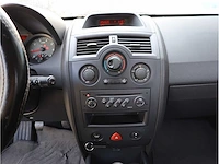 Renault mégane 1.4-16v dynamic comfort 2003, 18-lj-kj - afbeelding 8 van  24
