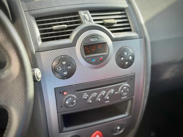 Renault mégane 1.6-16v priv.luxe , 24-rt-bl - afbeelding 3 van  15