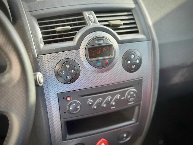 Renault mégane 1.6-16v priv.luxe , 24-rt-bl - afbeelding 3 van  15