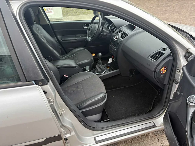 Renault mégane 2.0 16v t tech line, 39-rz-sh - afbeelding 2 van  21
