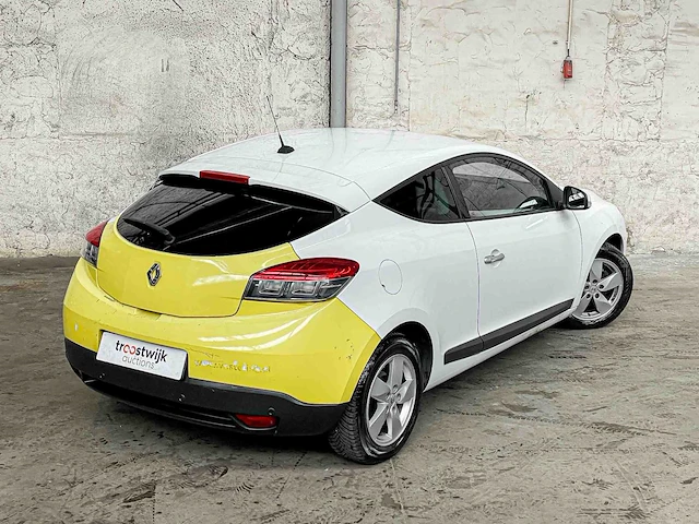 Renault mégane coupé 1.5 dci dynamique 110pk 2011, 41-pbh-1 - afbeelding 2 van  29
