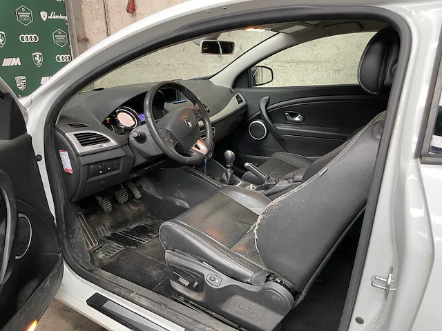 Renault mégane coupé 1.5 dci dynamique 110pk 2011, 41-pbh-1 - afbeelding 9 van  29