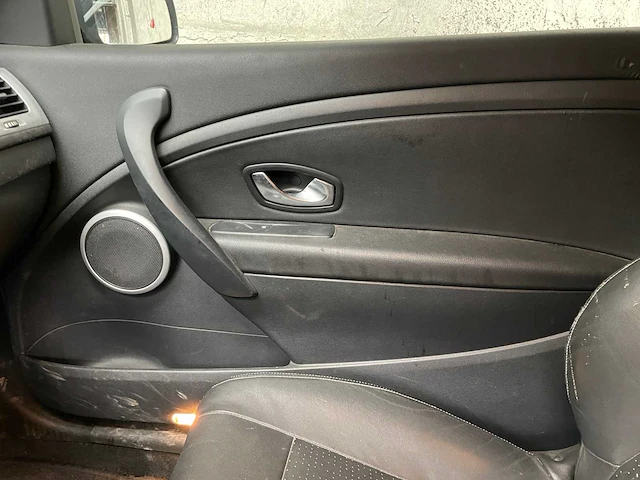 Renault mégane coupé 1.5 dci dynamique 110pk 2011, 41-pbh-1 - afbeelding 18 van  29