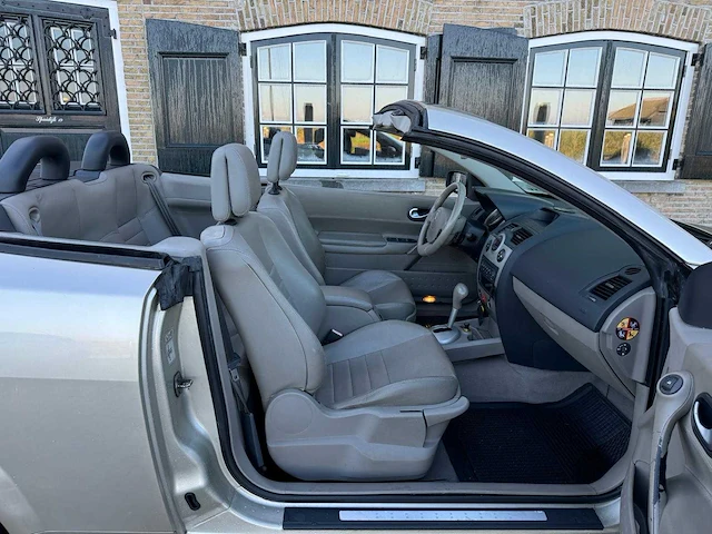 Renault mégane coupé-cabriolet 2.0 16v privilège luxe automaat, 48-rg-tp - afbeelding 13 van  23
