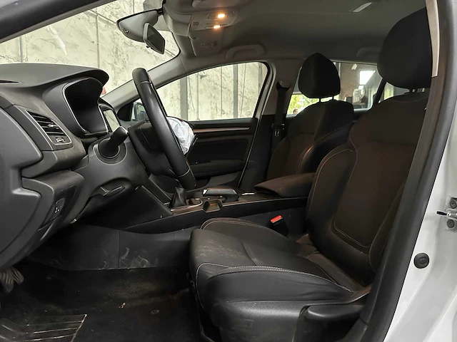 Renault mégane estate 1.0 tce zen 114pk 2022, r-036-xn - afbeelding 21 van  37