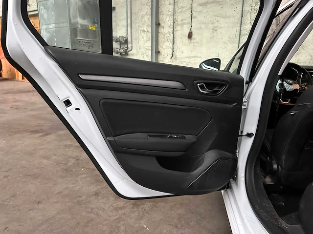 Renault mégane estate 1.0 tce zen 114pk 2022, r-036-xn - afbeelding 22 van  37