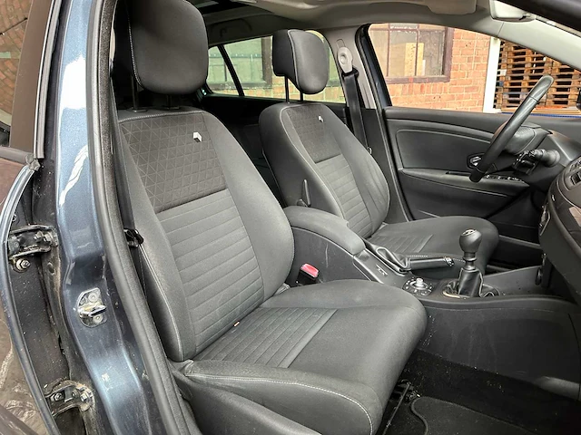 Renault mégane estate 1.2 tce limited 116 2016, h-092-zx - afbeelding 32 van  41