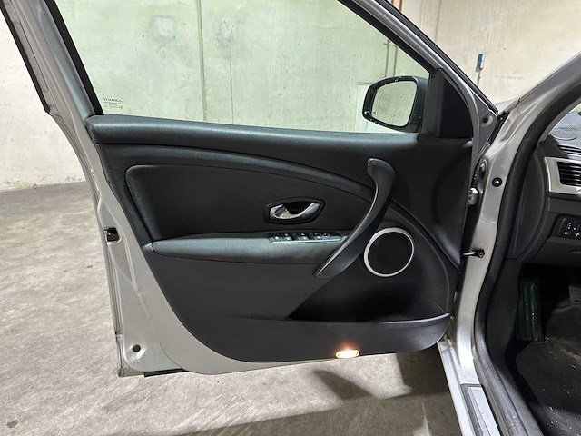 Renault mégane estate 1.9 dci dynamique 131pk 2010, 7-xnn-90 - afbeelding 22 van  40