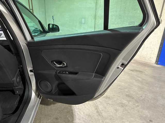 Renault mégane estate 1.9 dci dynamique 131pk 2010, 7-xnn-90 - afbeelding 28 van  40