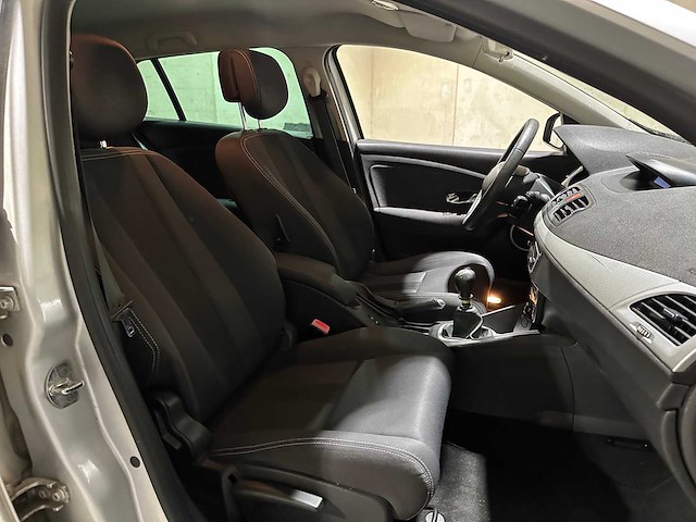 Renault mégane estate 1.9 dci dynamique 131pk 2010, 7-xnn-90 - afbeelding 31 van  40