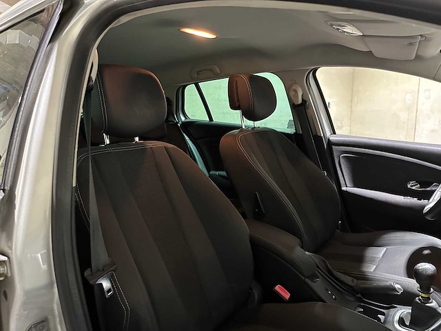 Renault mégane estate 1.9 dci dynamique 131pk 2010, 7-xnn-90 - afbeelding 32 van  40