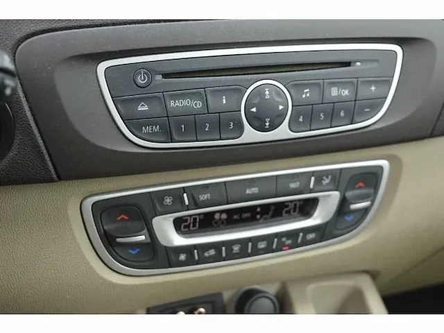 Renault scénic 1.4 tce privilege | 1-xbh-15 | 2010 | volledige historie | - afbeelding 16 van  43