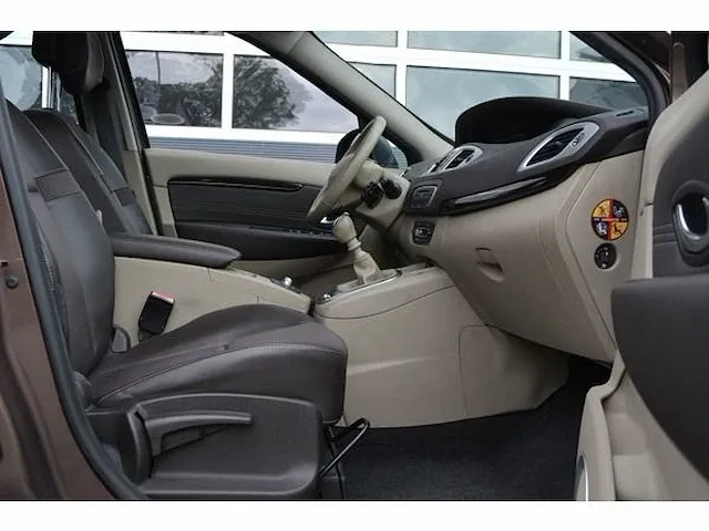 Renault scénic 1.4 tce privilege | 1-xbh-15 | 2010 | volledige historie | - afbeelding 26 van  43