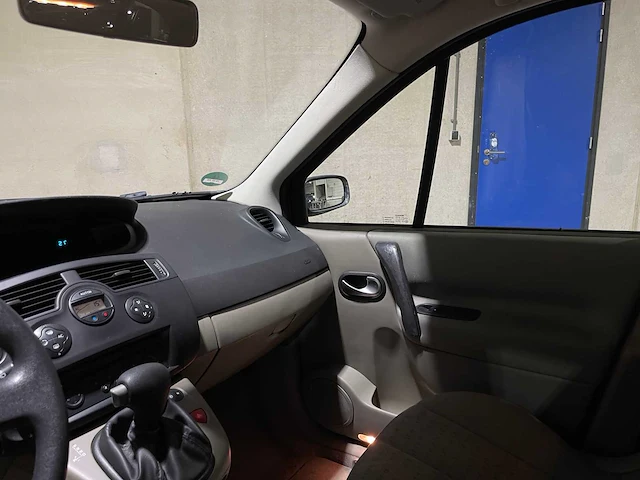 Renault scénic 1.6-16v dynamic comfort 111pk 2005, 28-sf-kn - afbeelding 11 van  39