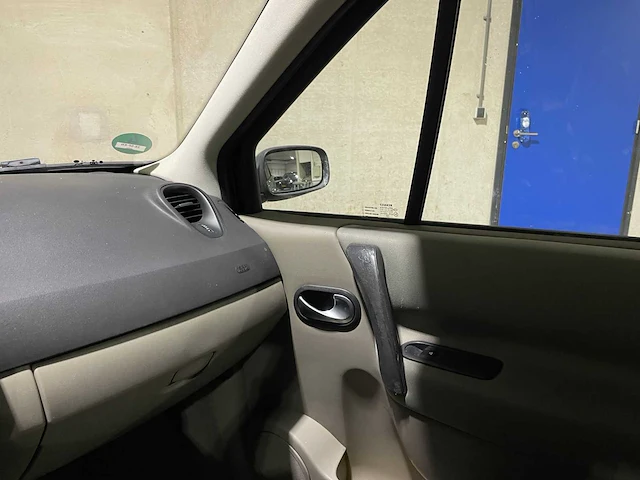 Renault scénic 1.6-16v dynamic comfort 111pk 2005, 28-sf-kn - afbeelding 20 van  39