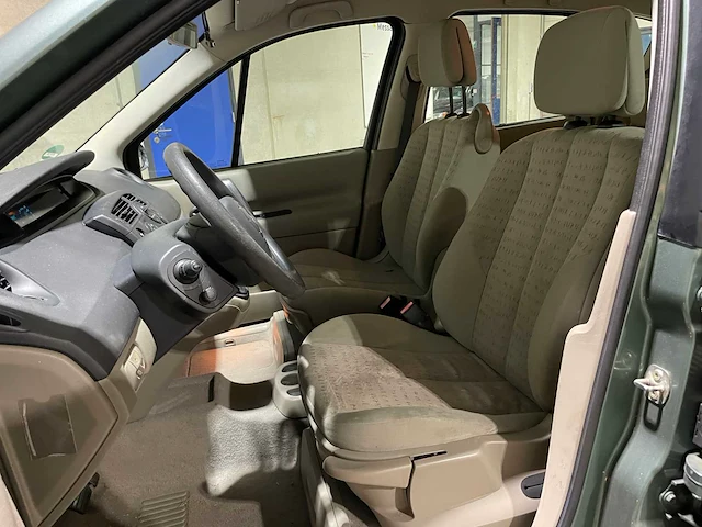 Renault scénic 1.6-16v dynamic comfort 111pk 2005, 28-sf-kn - afbeelding 22 van  39