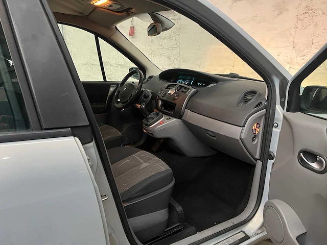 Renault scénic 1.6-16v expr. basis 113pk 2004, 20-pr-dk - afbeelding 19 van  30