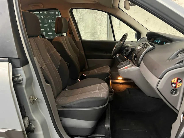 Renault scénic 1.6-16v expr. basis 113pk 2004, 20-pr-dk - afbeelding 20 van  30