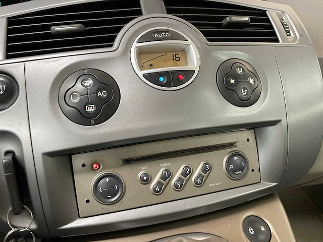 Renault scénic 1.6-16v priv.luxe 113pk 2004, 97-ntg-1 - afbeelding 18 van  38