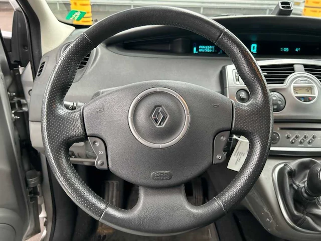Renault scénic 2.0-16v dynamique 2007 | 21-xj-tj - afbeelding 2 van  19