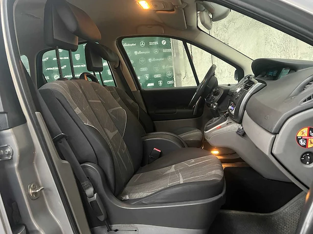 Renault scénic 2.0-16v tech line 135pk 2005 (origineel-nl), 06-rz-vr - afbeelding 30 van  31