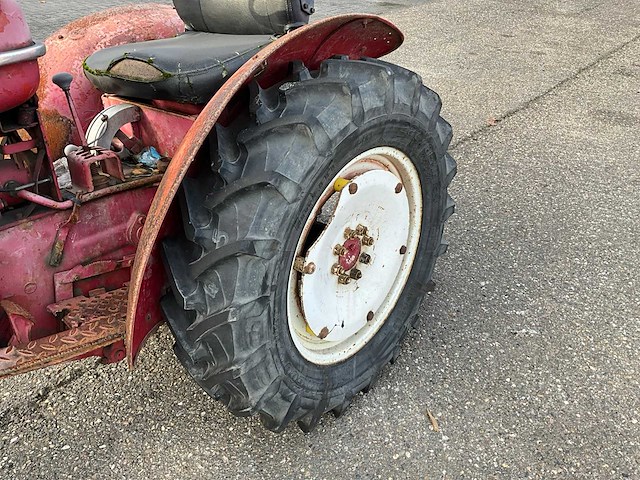 Renault super 7 smalspoor oldtimer tractor - afbeelding 2 van  17