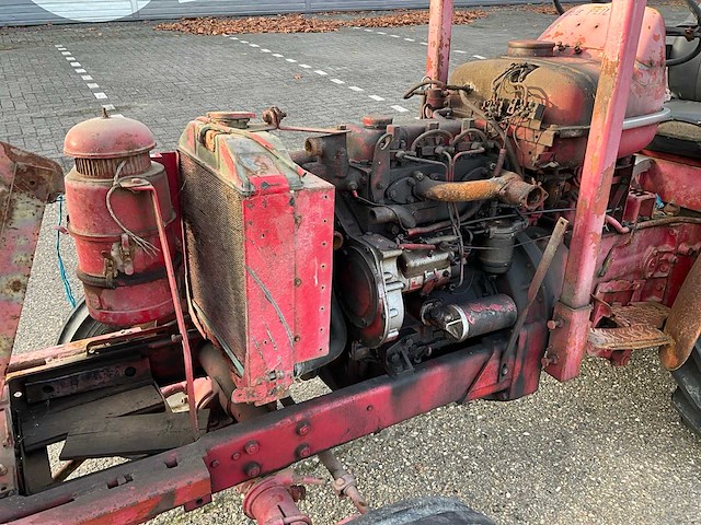 Renault super 7 smalspoor oldtimer tractor - afbeelding 8 van  17