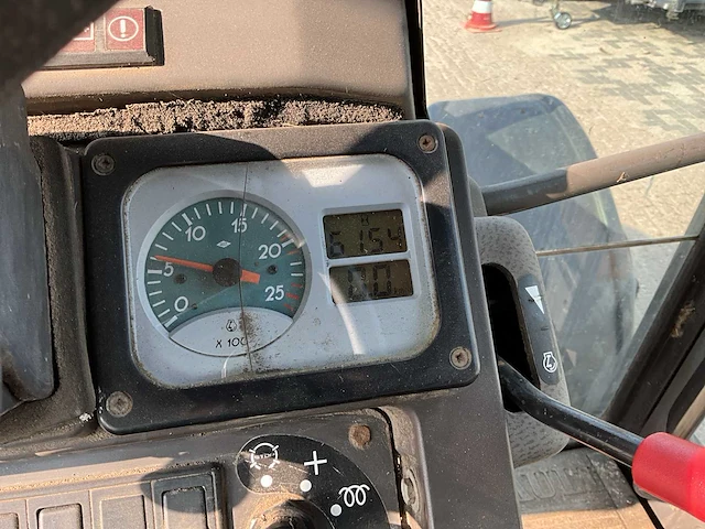 Renault temis 550x vierwielaangedreven landbouwtractor - afbeelding 8 van  27