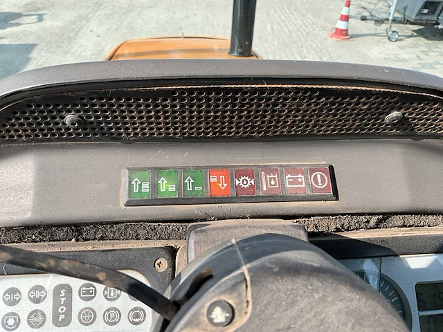 Renault temis 550x vierwielaangedreven landbouwtractor - afbeelding 9 van  27