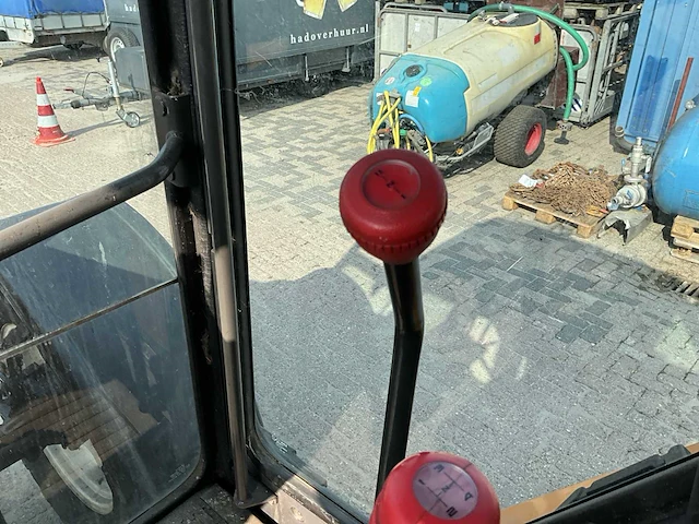 Renault temis 550x vierwielaangedreven landbouwtractor - afbeelding 11 van  27