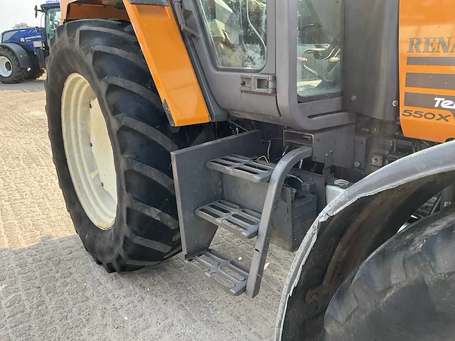 Renault temis 550x vierwielaangedreven landbouwtractor - afbeelding 17 van  27