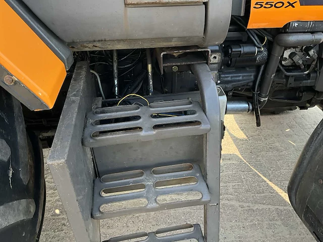 Renault temis 550x vierwielaangedreven landbouwtractor - afbeelding 18 van  27
