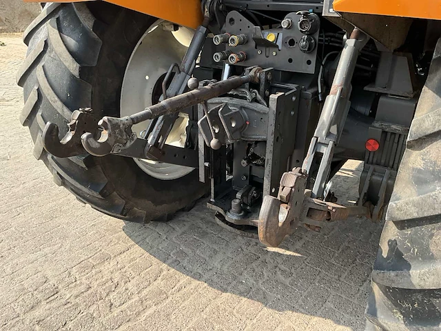 Renault temis 550x vierwielaangedreven landbouwtractor - afbeelding 19 van  27